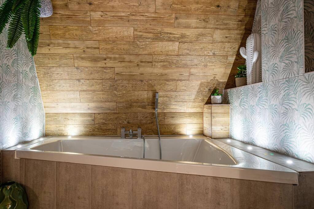 Appartement Style & Opulence In Georgian Chapel W Parking à Bath Extérieur photo